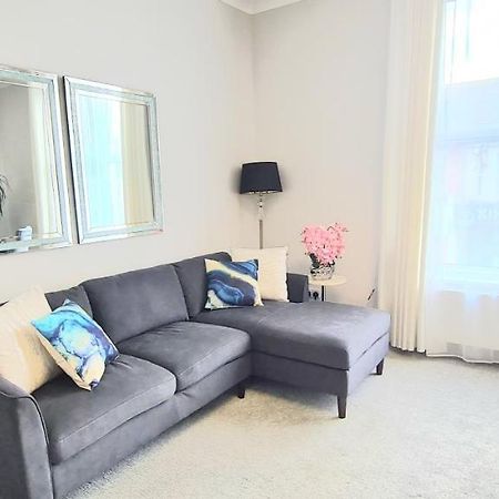 Spacious 3 Bed Flat Near The Sea With Parking Bournemouth Eksteriør billede