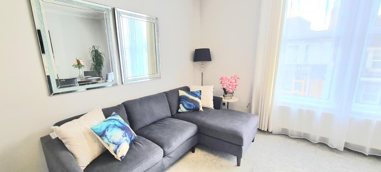 Spacious 3 Bed Flat Near The Sea With Parking Bournemouth Eksteriør billede