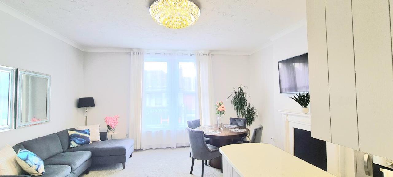 Spacious 3 Bed Flat Near The Sea With Parking Bournemouth Eksteriør billede
