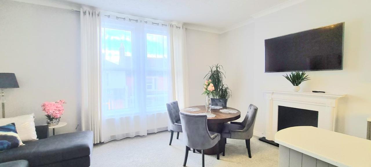 Spacious 3 Bed Flat Near The Sea With Parking Bournemouth Eksteriør billede