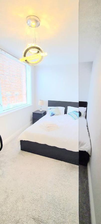 Spacious 3 Bed Flat Near The Sea With Parking Bournemouth Eksteriør billede